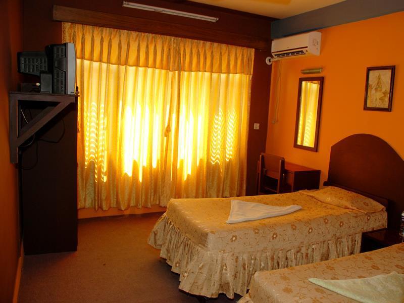 Oyo 166 Kathmandu Tourist Home Екстериор снимка