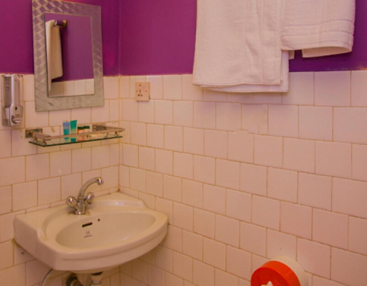 Oyo 166 Kathmandu Tourist Home Екстериор снимка